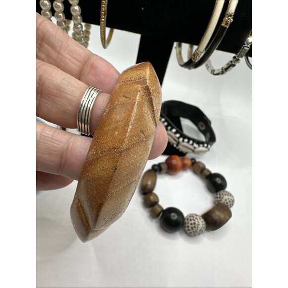 Mixed Lot 14 Bracelets Wood Faux Pearl Shell Plastic Leather Gold Silver Tone - Picture 12 of 16